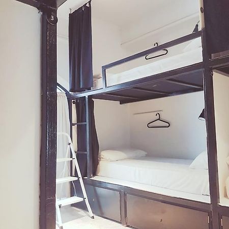 Seek Sleep Hostel Бангкок Номер фото