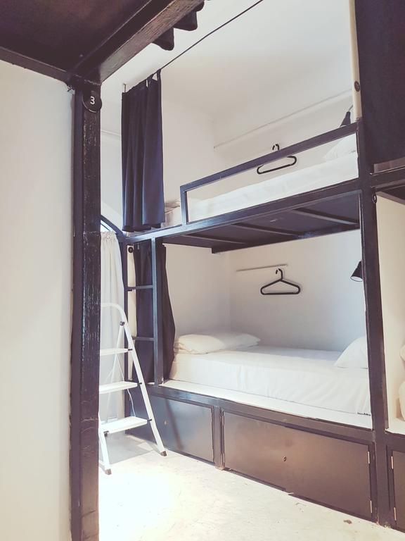 Seek Sleep Hostel Бангкок Номер фото