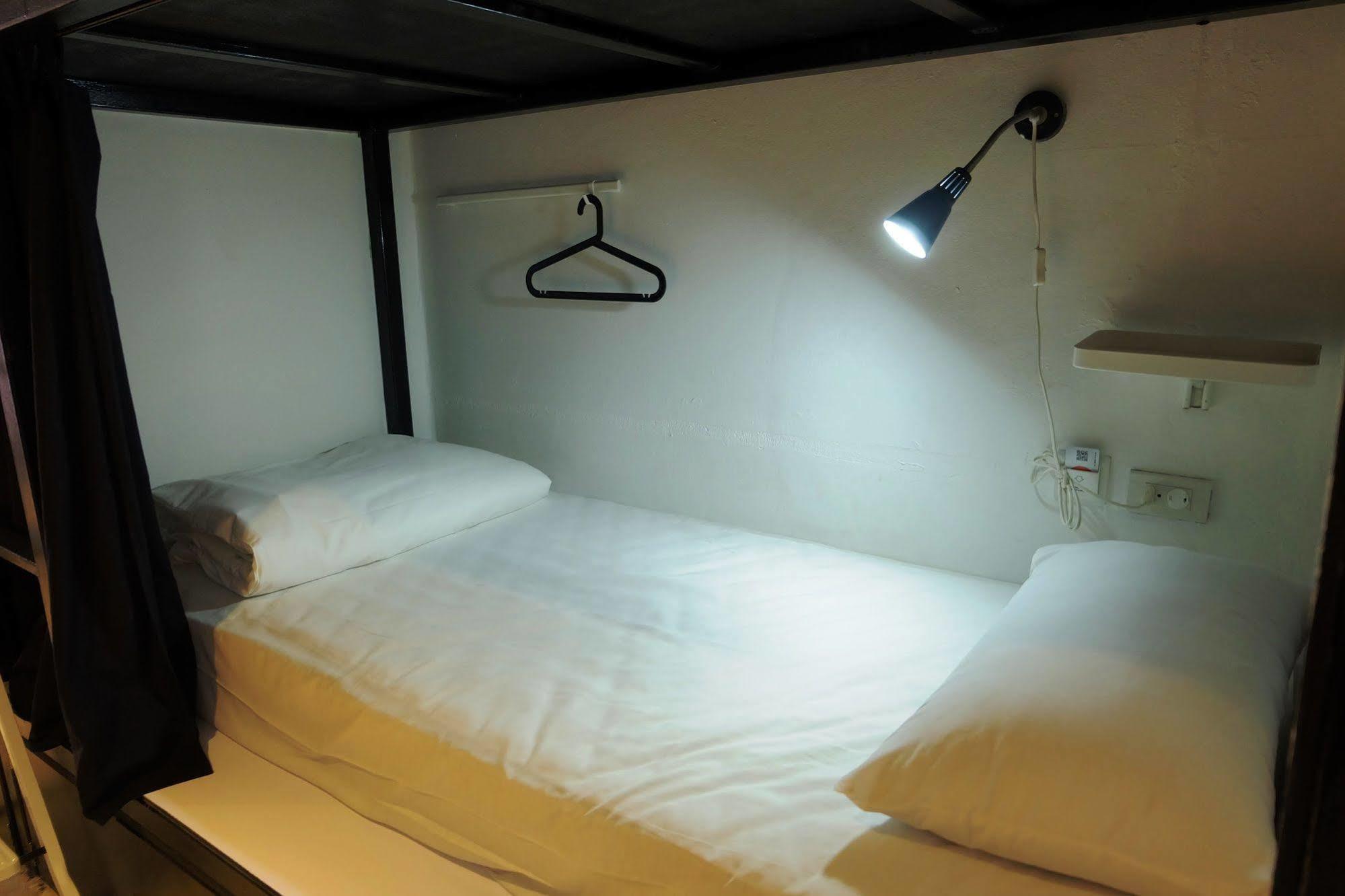 Seek Sleep Hostel Бангкок Екстер'єр фото