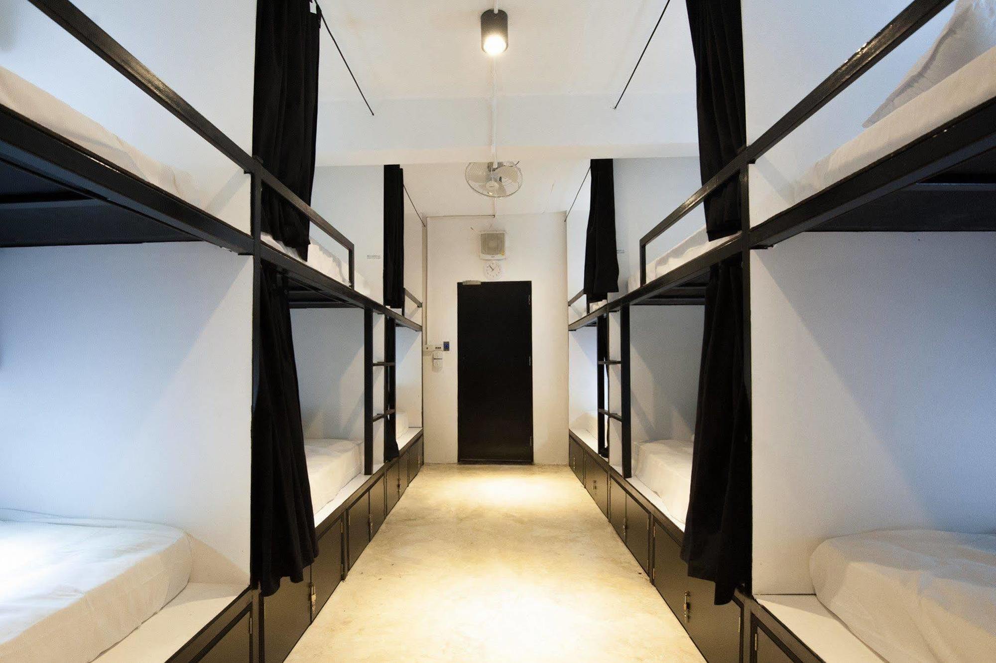 Seek Sleep Hostel Бангкок Екстер'єр фото